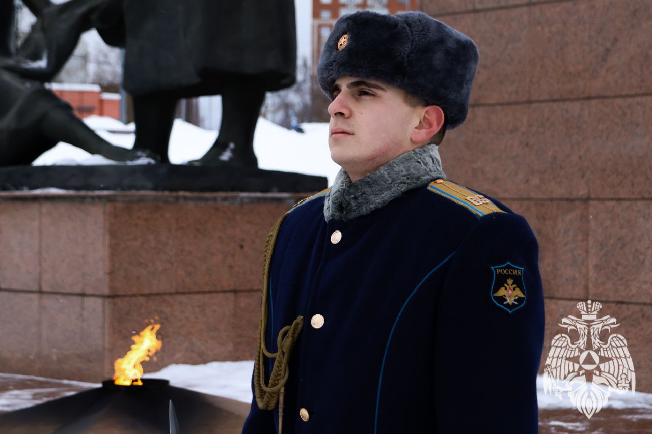 В День защитника Отечества, 23 февраля, в Иванове состоялась торжественная церемония возложения цветов к мемориалу Героям фронта и тыла В День защитника Отечества, 23 февраля, в Иванове состоялась торжественная церемония возложения цветов к мемориалу Героям фронта и тыла