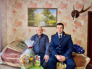 В День защитника Отечества сотрудники ведомства поздравили ветерана Великой Отечественной войны