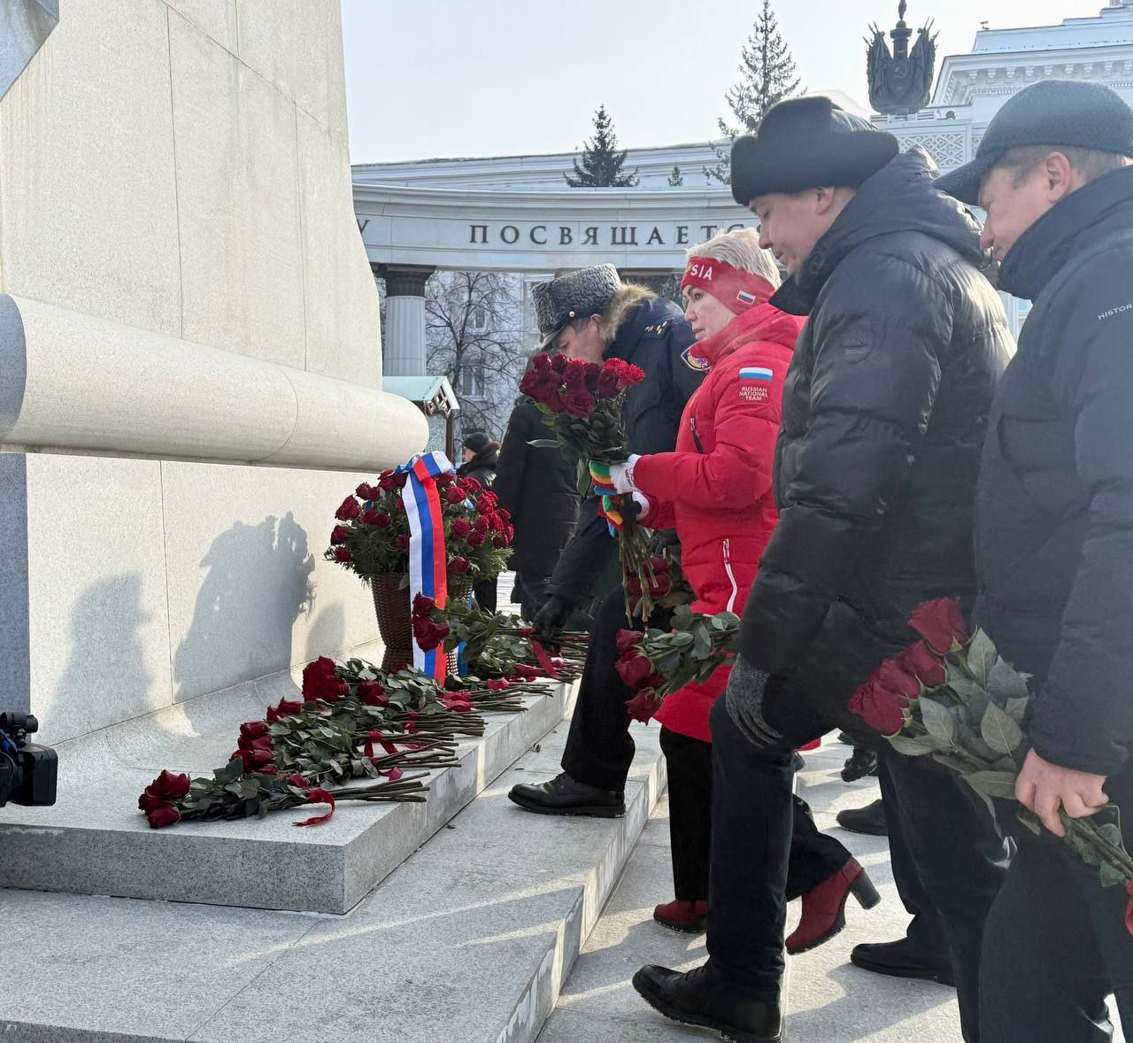 С Днем защитника Отечества! Помним и чтим героев