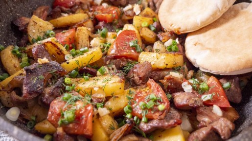 Неповторимое жаркое: как поразить семью вкусом баранины с картошкой