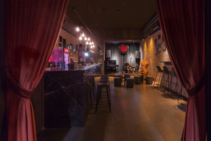 Как рестораны борются с музыкальными правами и меняют плейлисты