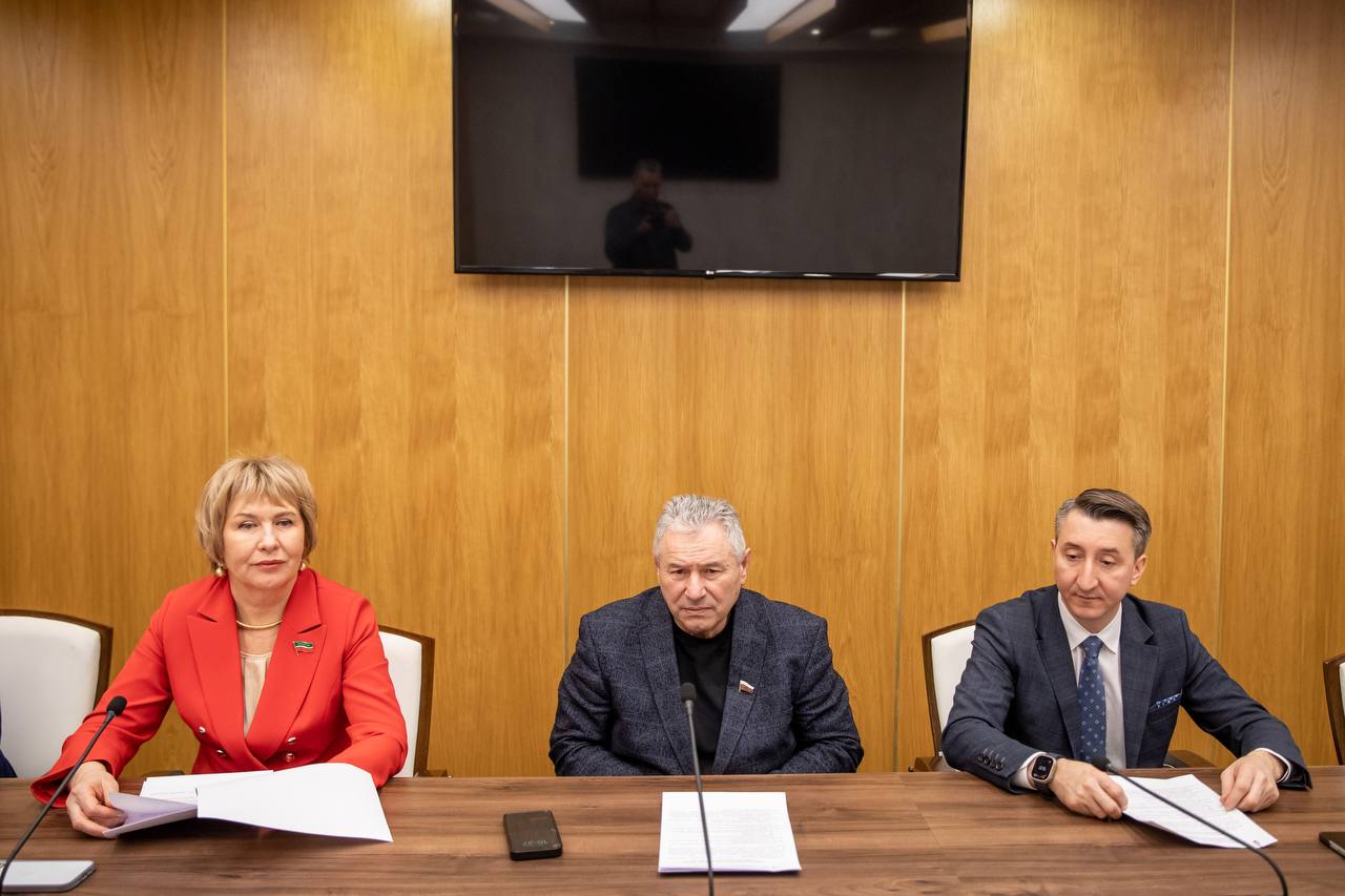 В рамках региональной недели член Комитета Государственной Думы по физической культуре и спорту Рустам Калимуллин провёл очередной приём граждан в общественной приёмной Республики Татарстан В рамках региональной недели член Комитета Государственной Думы по физической культуре и спорту Рустам Калимуллин провёл очередной приём граждан в общественной приёмной Республики Татарстан