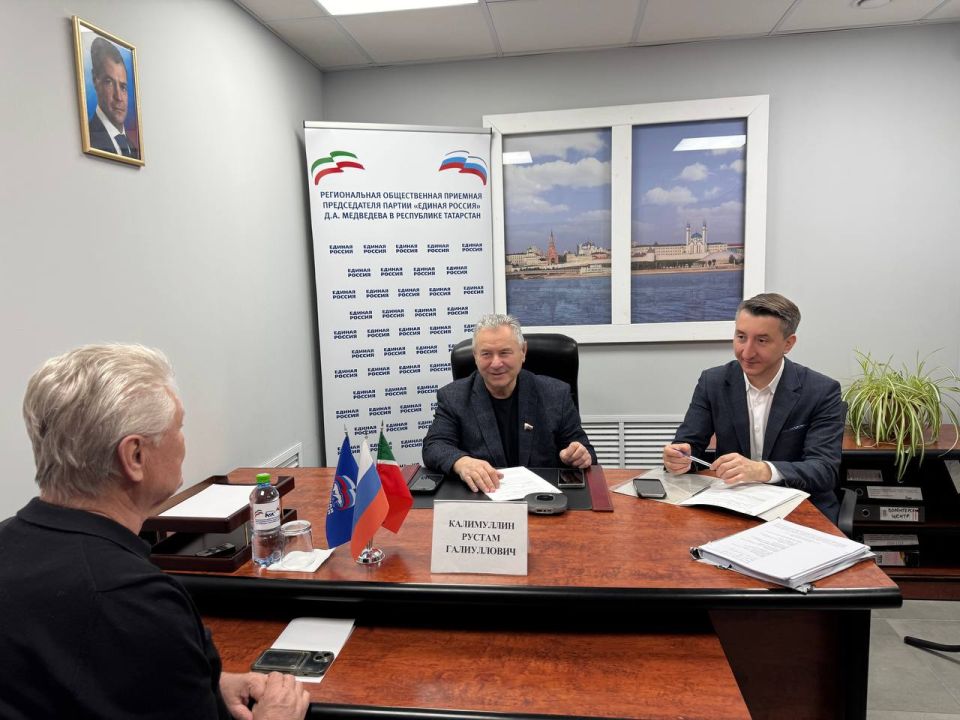 В рамках региональной недели член Комитета Государственной Думы по физической культуре и спорту Рустам Калимуллин провёл очередной приём граждан в общественной приёмной Республики Татарстан