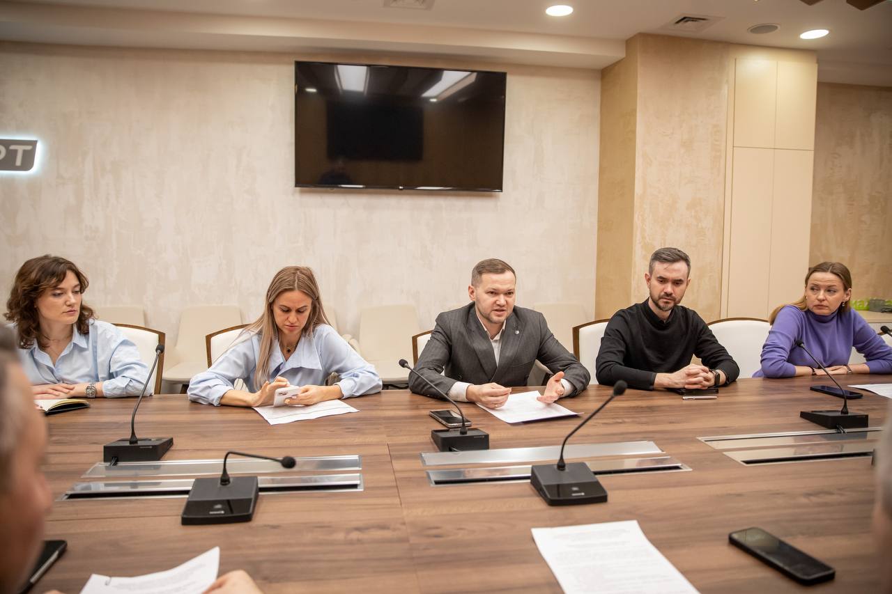 В рамках региональной недели член Комитета Государственной Думы по физической культуре и спорту Рустам Калимуллин провёл очередной приём граждан в общественной приёмной Республики Татарстан В рамках региональной недели член Комитета Государственной Думы по физической культуре и спорту Рустам Калимуллин провёл очередной приём граждан в общественной приёмной Республики Татарстан