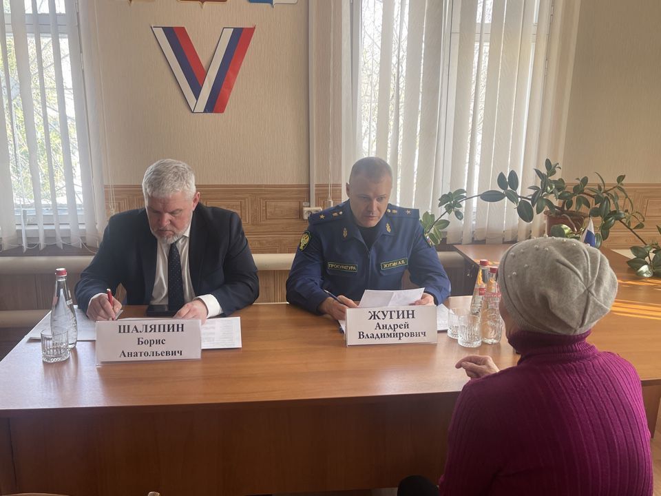 Прокурор Ивановской области провел выездной прием граждан и встретился с членами семей участников специальной военной операции в селе Острецово Родниковского района