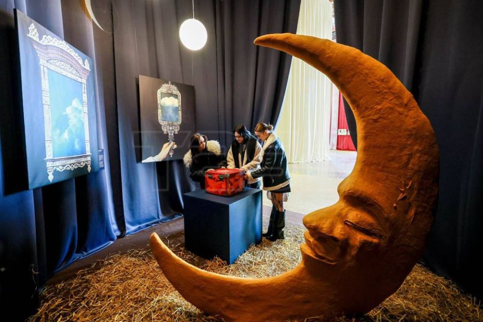 Атмосфера выставки «Сказочная Русь» на ж/д вокзале – в объективе фотокорреспондента ТАСС Владимира Смирнова