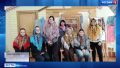 Мастер-класс по завязыванию платков прошел в Шуйском технологическом колледже