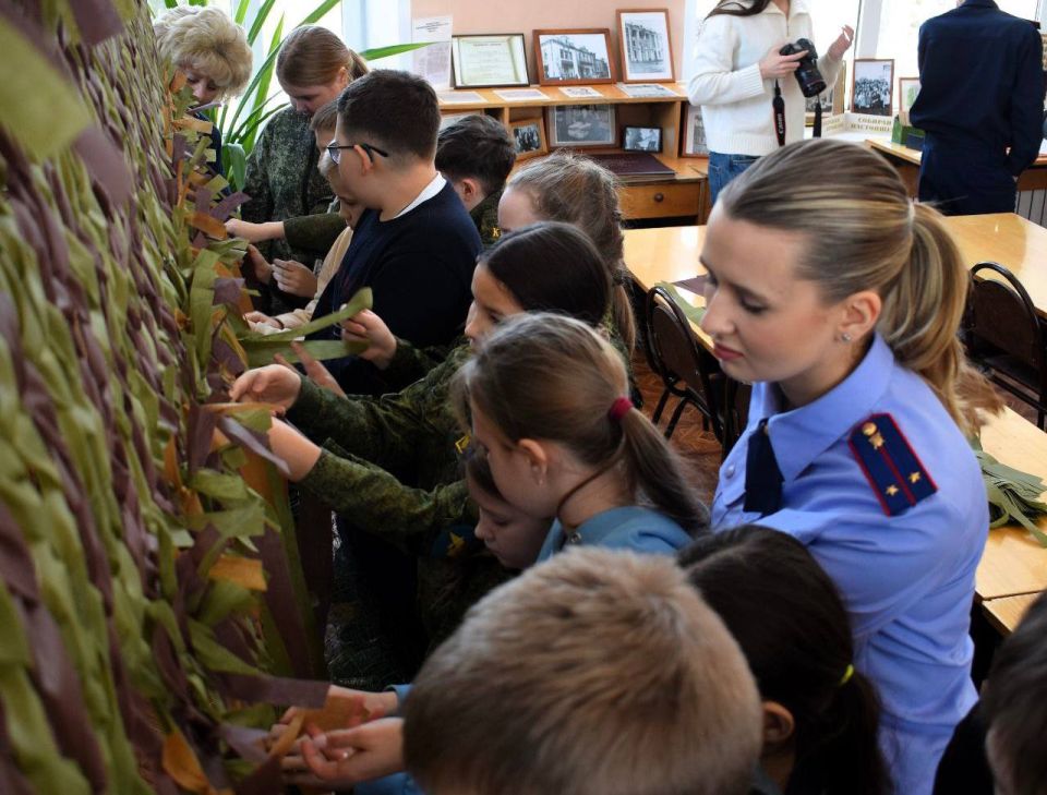 Сотрудники следственного управления совместно со школьниками приняли участие в волонтерской акции