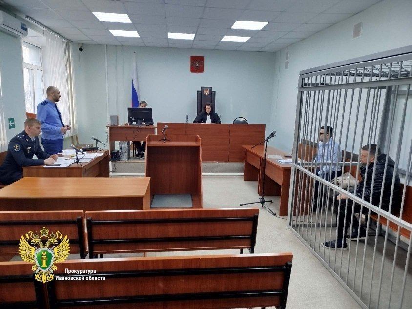 С учетом позиции прокуратуры суд заключил под стражу еще одного обвиняемого по п. «а», «б» ч. 2 ст. 172 УК РФ (незаконная банковская деятельность, сопряженная с извлечение дохода в особо крупном размере) и ч. 2 ст. 210 УК РФ...