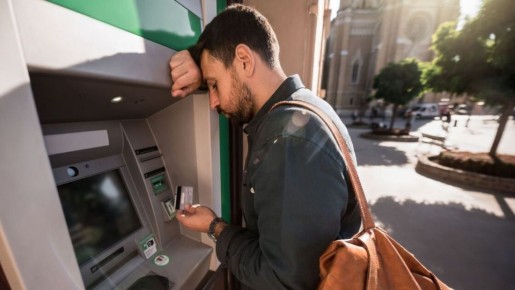 Кого коснутся ограничения на снятие наличных с апреля?