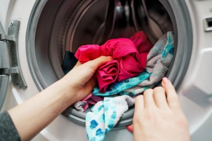 Почему хозяйки добавляют влажные салфетки в стиральную машину: секреты эффективной стирки