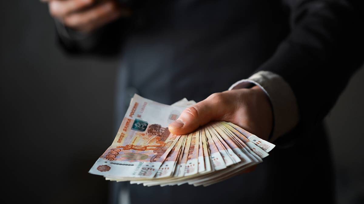 Топ зарплат в России: кто получает больше всего