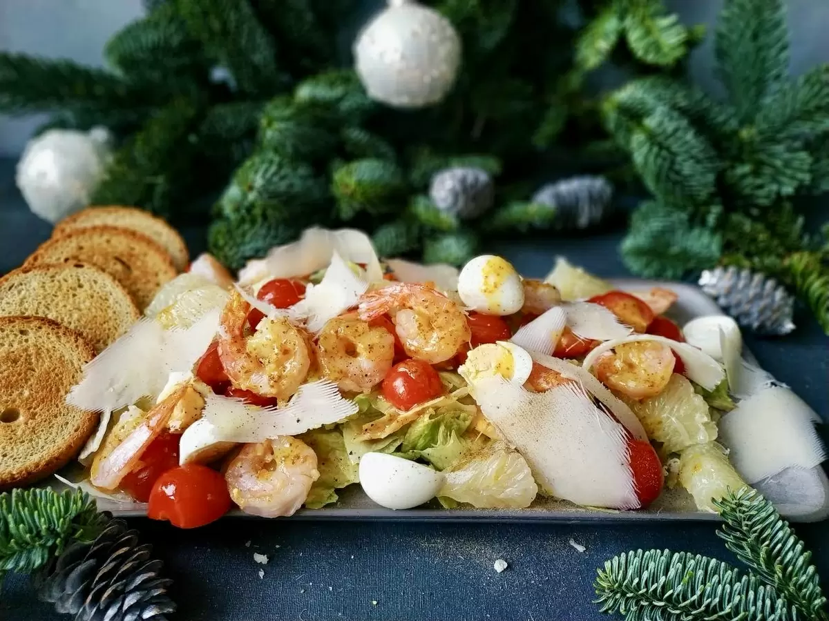 Салат с грейпфрутом и креветками — спокойный баланс свежести и текстур