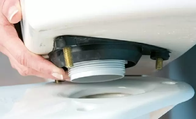 Что делать, если у вас течет бачок унитаза: главные причины и решения