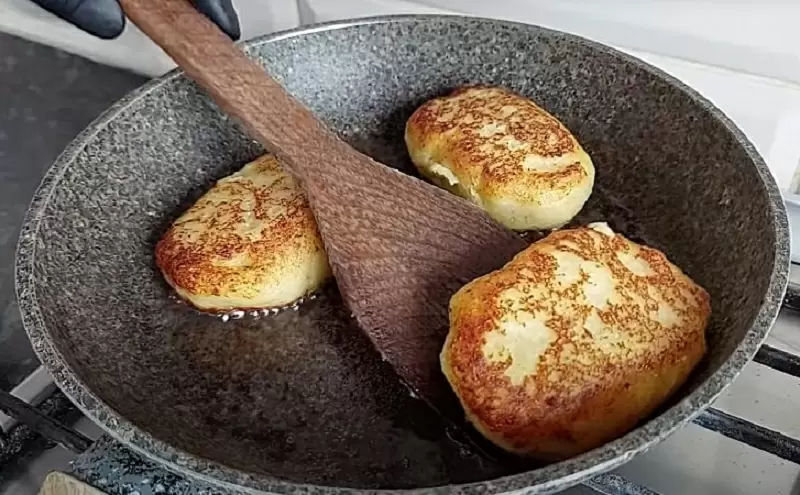 Нежные картофельные котлеты с мясной начинкой: неожиданный гастрономический шедевр для вашего стола