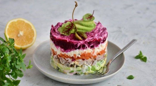 Салат со скумбрией и свёклой: легкость и гармония вкусов в каждом слое