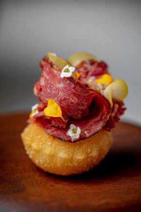 Нежный гастрономический шедевр с пастрами и топинамбуром