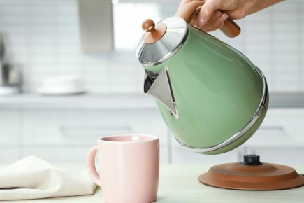 Накипь в чайнике: как избавление от отложений может сэкономить ваши средства