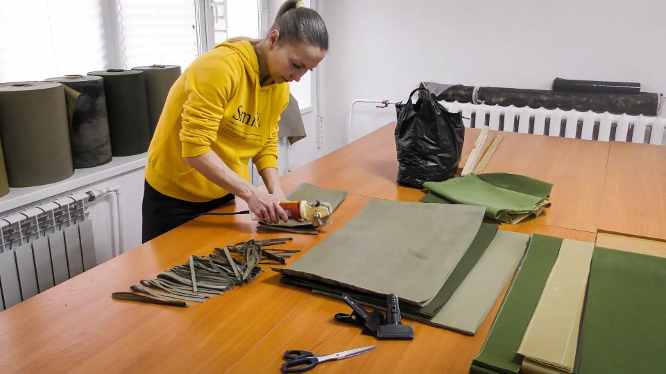 Волонтеры из Ивановской области сплели маскировочное полотно для отправки на передовую Волонтеры из Ивановской области сплели маскировочное полотно для отправки на передовую