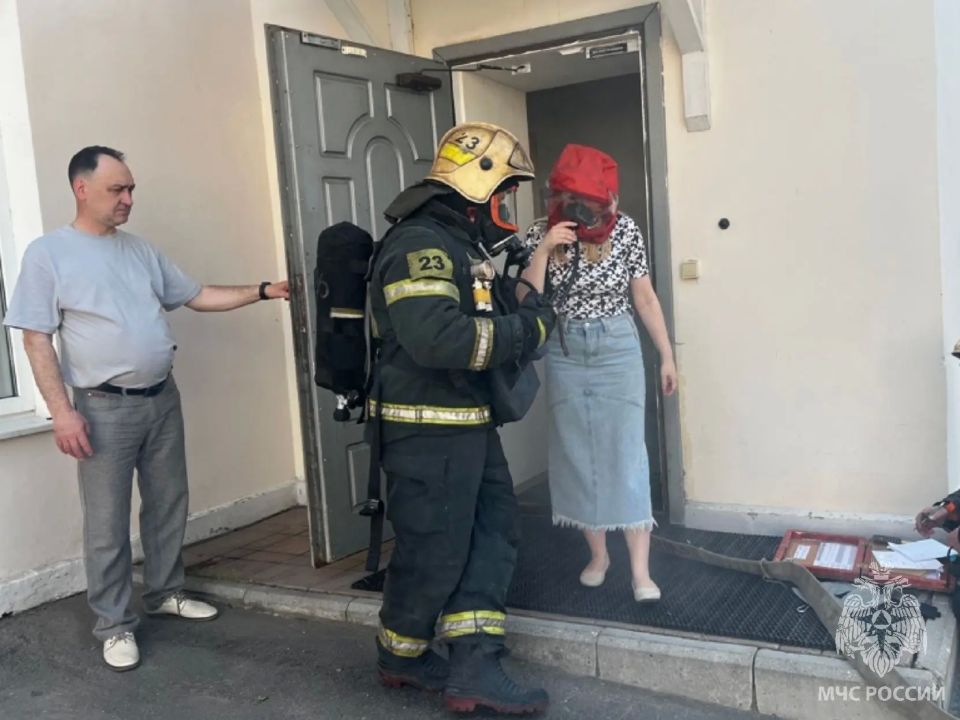 В Иванове отработали действия при пожаре и провели профилактическую беседу В Иванове отработали действия при пожаре и провели профилактическую беседу