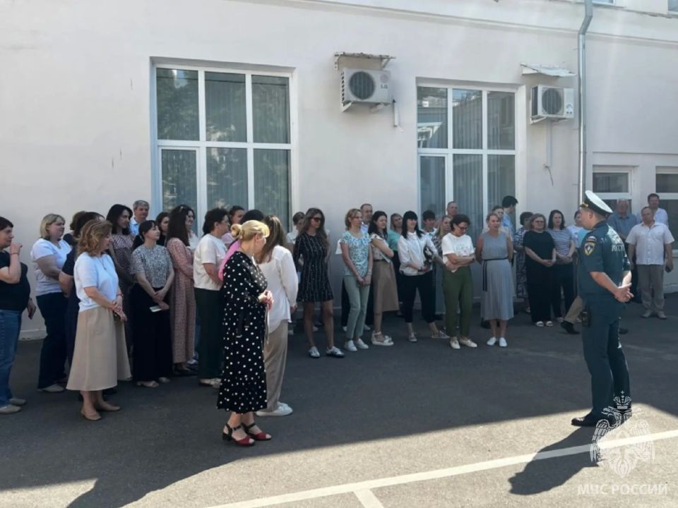 В Иванове отработали действия при пожаре и провели профилактическую беседу В Иванове отработали действия при пожаре и провели профилактическую беседу