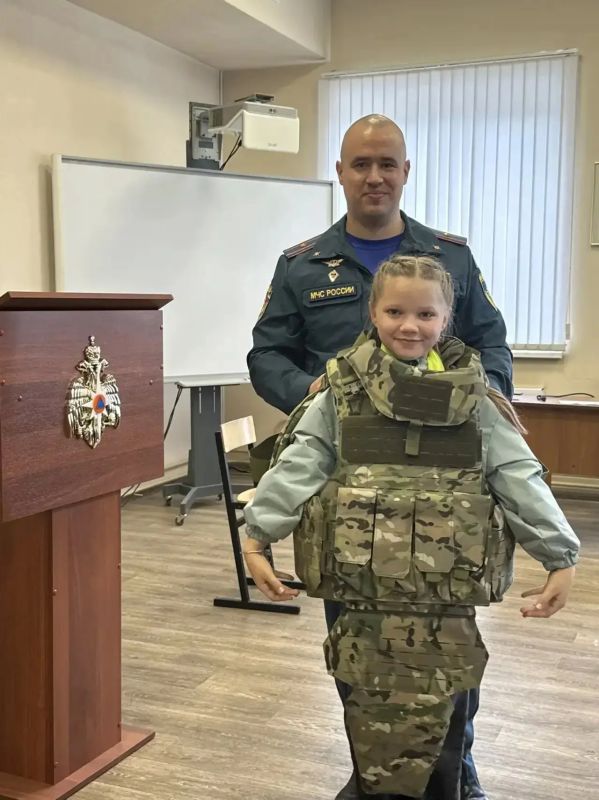 В специализированной пожарно-спасательной части города Иваново прошла познавательная экскурсия для воспитанников детского центра «Супер детки» В специализированной пожарно-спасательной части города Иваново прошла познавательная экскурсия для воспитанников детского центра «Супер детки»