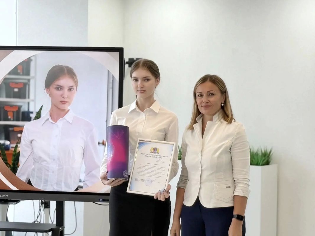 В центре «Солярис» чествовали выпускников – стобалльников В центре «Солярис» чествовали выпускников – стобалльников
