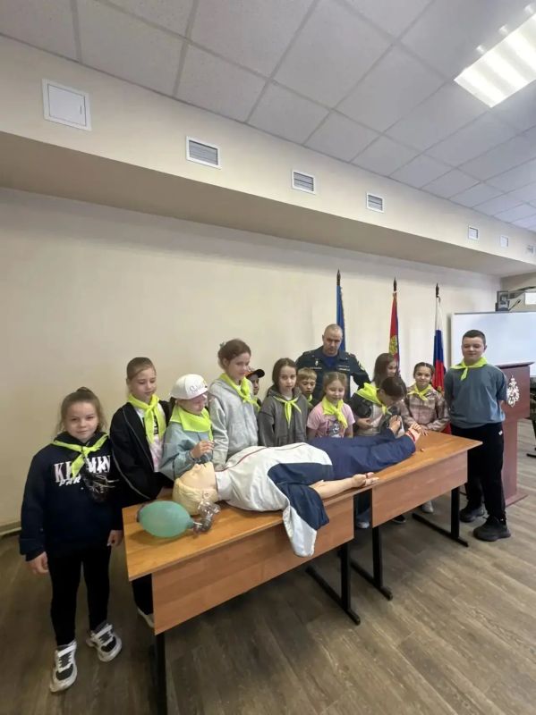 В специализированной пожарно-спасательной части города Иваново прошла познавательная экскурсия для воспитанников детского центра «Супер детки» В специализированной пожарно-спасательной части города Иваново прошла познавательная экскурсия для воспитанников детского центра «Супер детки»