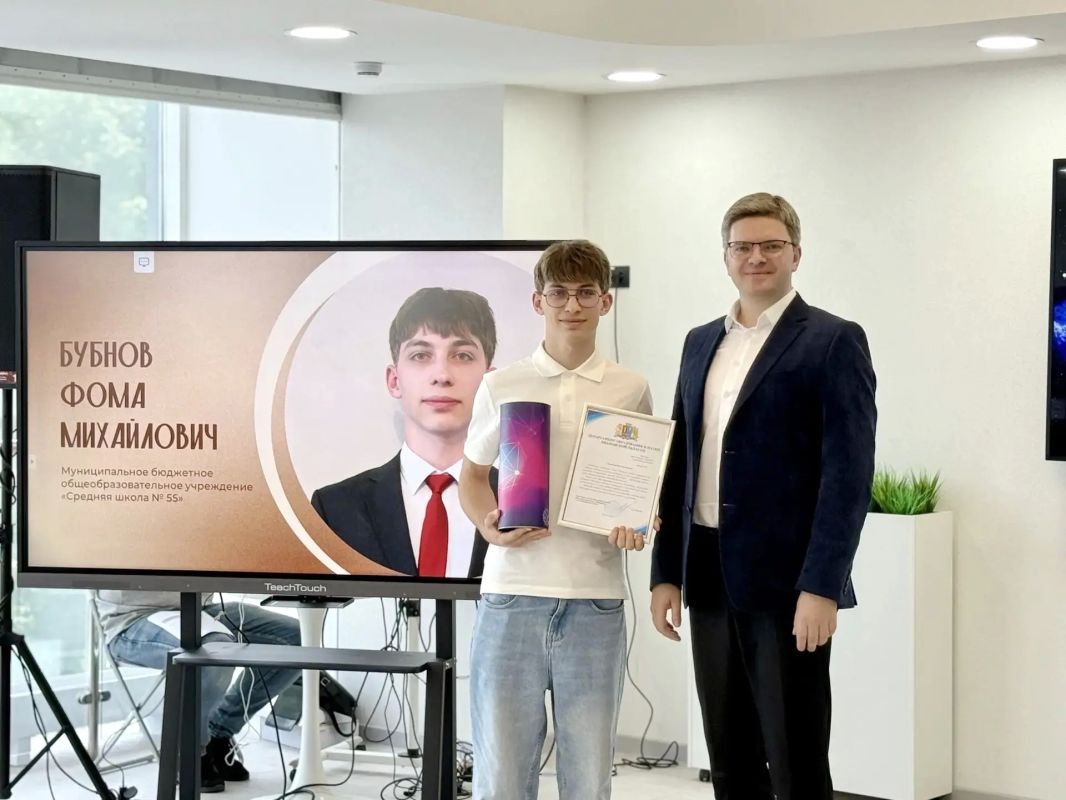 В центре «Солярис» чествовали выпускников – стобалльников В центре «Солярис» чествовали выпускников – стобалльников