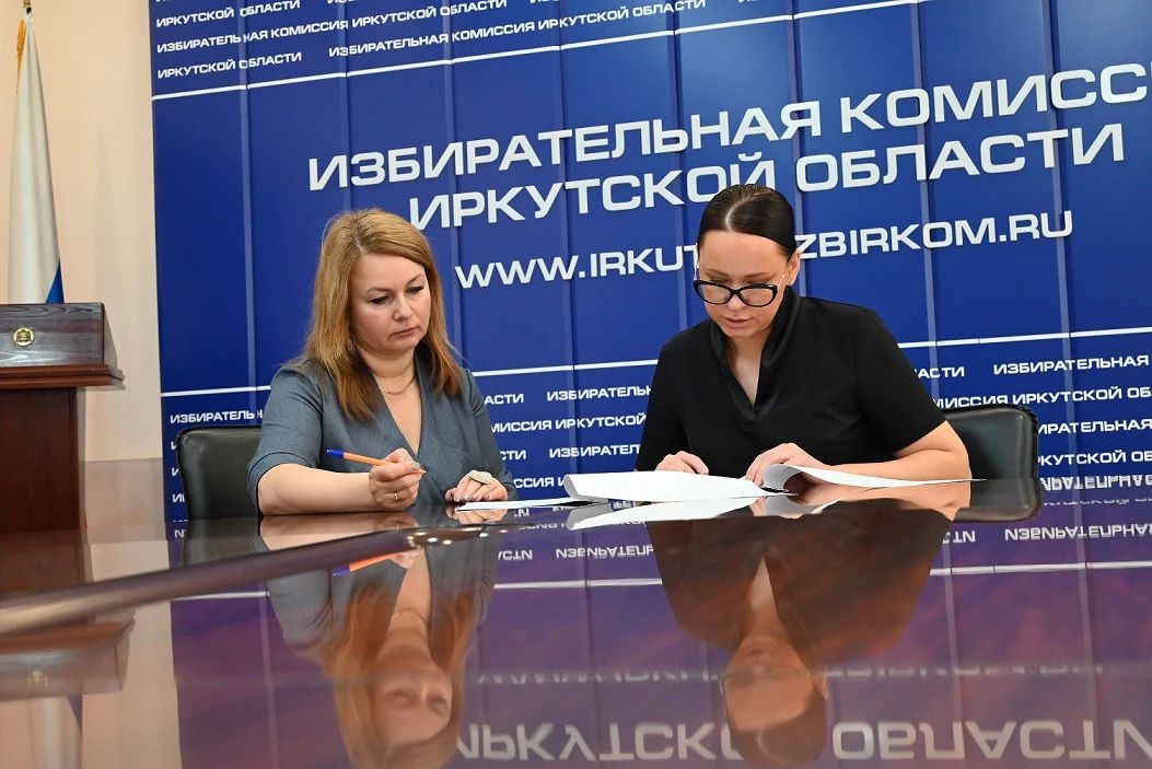 Сегодня в Избирательную комиссию Иркутской области документы о выдвижении на выборах депутатов Госдумы представили кандидаты от партии «Новые люди»: Дмитрий Ли (округ №96), Сергей Липин (округ №97), Татьяна Башкатова (округ... Сегодня в Избирательную комиссию Иркутской области документы о выдвижении на выборах депутатов Госдумы представили кандидаты от партии «Новые люди»: Дмитрий Ли (округ №96), Сергей Липин (округ №97), Татьяна Башкатова (округ...