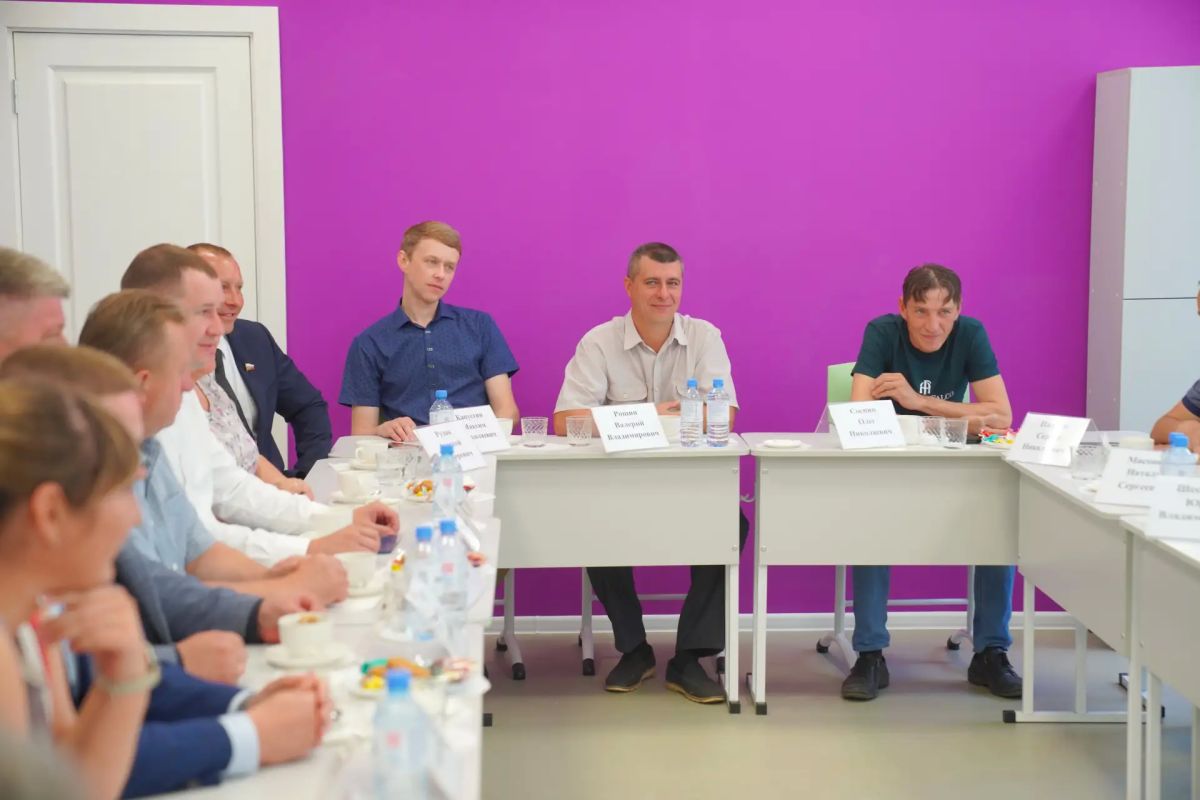 Станислав Воскресенский вместе с депутатами и главой Вичуги обсудили актуальные вопросы развития города Станислав Воскресенский вместе с депутатами и главой Вичуги обсудили актуальные вопросы развития города