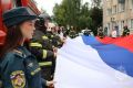 Патриотическая акция в Иванове: молодёжь МЧС и ФНС развернула 10-метровый триколор