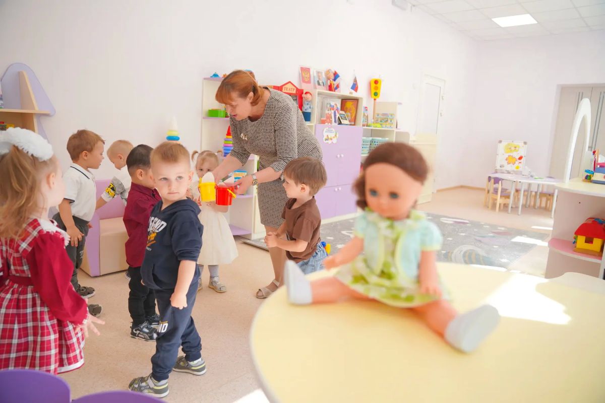 Из старых стен – в современное, безопасное и комфортное пространство для детей: 1 сентября детсад «Рябинушка» в Юже открыл двери после капремонта по нацпроекту «Семья» Из старых стен – в современное, безопасное и комфортное пространство для детей: 1 сентября детсад «Рябинушка» в Юже открыл двери после капремонта по нацпроекту «Семья»