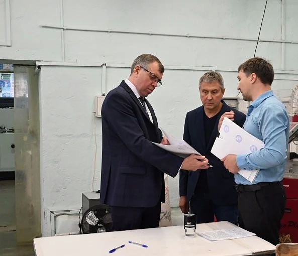Избирательная комиссия Иркутской области сегодня, 4 сентября, передала основную партию бюллетеней (2 813 400 экз.) для голосования на выборах депутатов Государственной Думы спецсвязи для доставки в территории региона Избирательная комиссия Иркутской области сегодня, 4 сентября, передала основную партию бюллетеней (2 813 400 экз.) для голосования на выборах депутатов Государственной Думы спецсвязи для доставки в территории региона