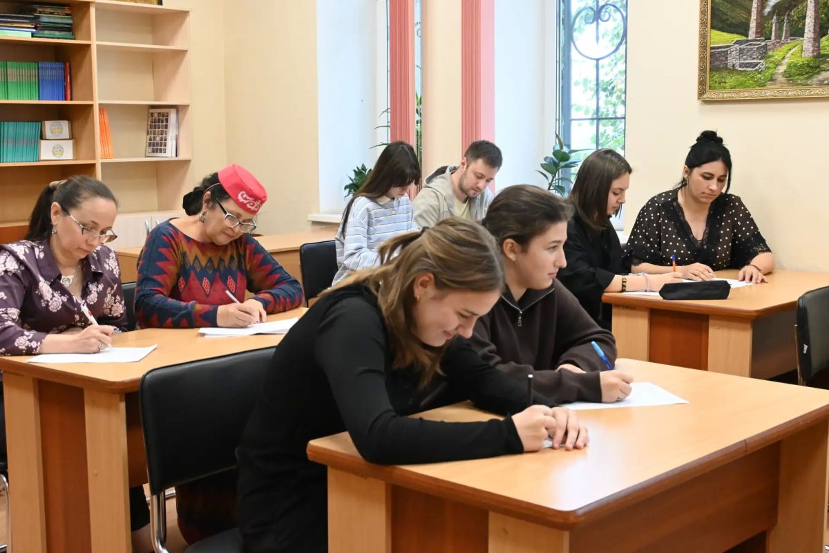 Жители Ивановской области проверили знание языков народов России на Всероссийском диктанте Жители Ивановской области проверили знание языков народов России на Всероссийском диктанте