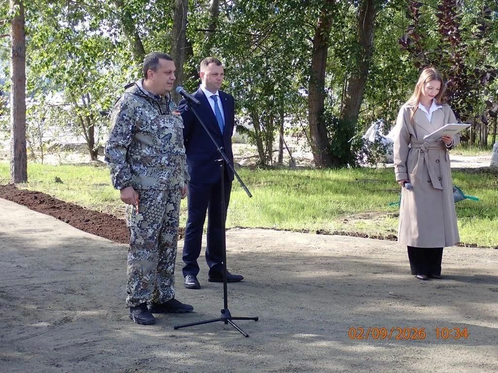 Зеленеем вместе: в Югорске открылся новый сквер и высажено 45 деревьев! Зеленеем вместе: в Югорске открылся новый сквер и высажено 45 деревьев!