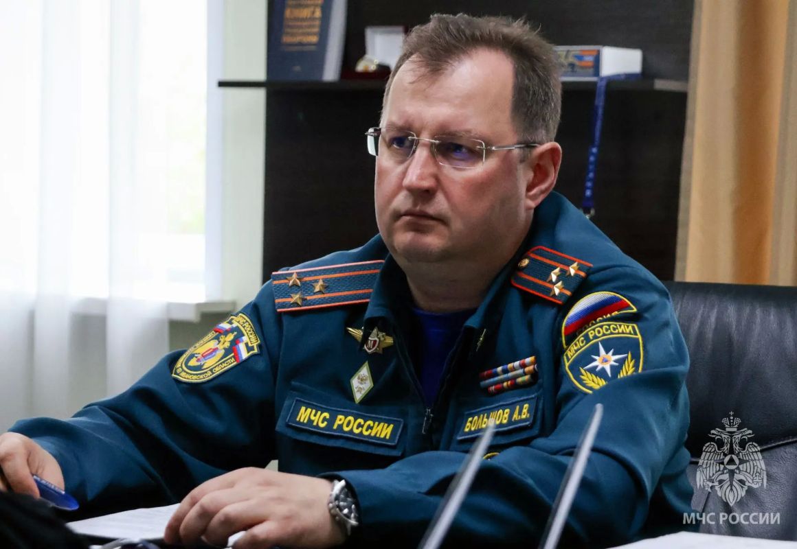 Сегодня состоялась рабочая встреча временно исполняющего обязанности начальника Главного управления МЧС России по Ивановской области Алексея Большова с Уполномоченным по правам человека в Ивановской области Светланой Шмелевой Сегодня состоялась рабочая встреча временно исполняющего обязанности начальника Главного управления МЧС России по Ивановской области Алексея Большова с Уполномоченным по правам человека в Ивановской области Светланой Шмелевой