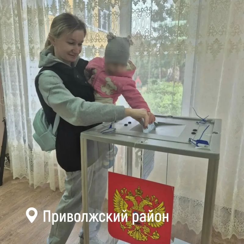 На выборы всей семьей!. Для многих прийти голосовать вместе с родными - добрая традиция На выборы всей семьей!. Для многих прийти голосовать вместе с родными - добрая традиция