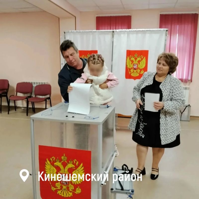 На выборы всей семьей!. Для многих прийти голосовать вместе с родными - добрая традиция На выборы всей семьей!. Для многих прийти голосовать вместе с родными - добрая традиция
