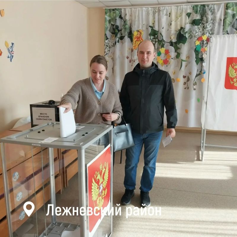 На выборы всей семьей!. Для многих прийти голосовать вместе с родными - добрая традиция На выборы всей семьей!. Для многих прийти голосовать вместе с родными - добрая традиция