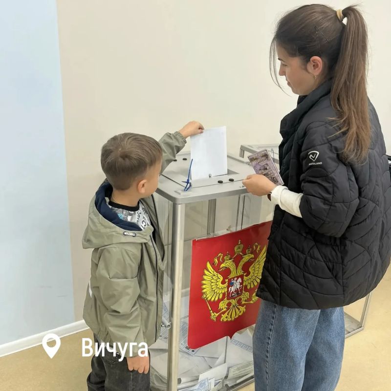На выборы всей семьей!. Для многих прийти голосовать вместе с родными - добрая традиция На выборы всей семьей!. Для многих прийти голосовать вместе с родными - добрая традиция