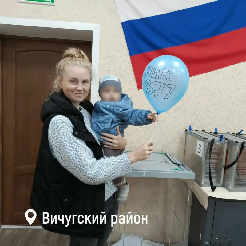 На выборы всей семьей!. Для многих прийти голосовать вместе с родными - добрая традиция На выборы всей семьей!. Для многих прийти голосовать вместе с родными - добрая традиция
