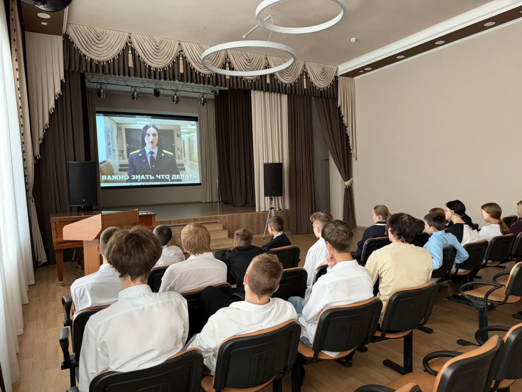 Сотрудник регионального следственного провел профилактическую беседу с воспитанниками подшефного детского дома «Звездный» Сотрудник регионального следственного провел профилактическую беседу с воспитанниками подшефного детского дома «Звездный»