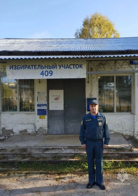 Работники 21-й пожарно спасательной части дежурят на избирательных участках Заволжского района Работники 21-й пожарно спасательной части дежурят на избирательных участках Заволжского района