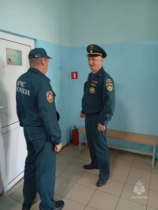 Работники 21-й пожарно спасательной части дежурят на избирательных участках Заволжского района Работники 21-й пожарно спасательной части дежурят на избирательных участках Заволжского района