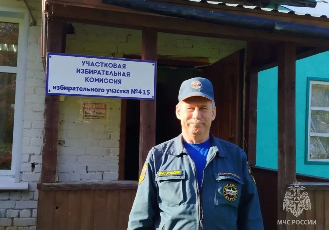 Работники 21-й пожарно спасательной части дежурят на избирательных участках Заволжского района Работники 21-й пожарно спасательной части дежурят на избирательных участках Заволжского района