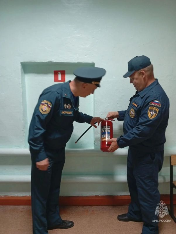 Работники 21-й пожарно спасательной части дежурят на избирательных участках Заволжского района Работники 21-й пожарно спасательной части дежурят на избирательных участках Заволжского района