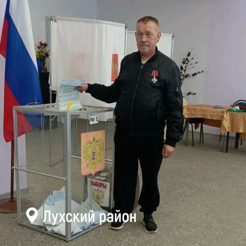Участники специальной военной операции и волонтеры выбирают будущее страны! Участники специальной военной операции и волонтеры выбирают будущее страны!