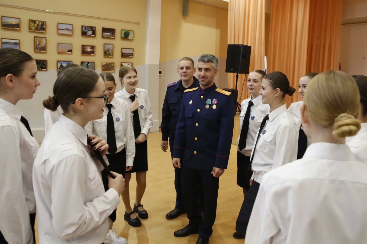 В Кинешме состоялась торжественная церемония посвящения в кадеты Следственного комитета Российской Федерации В Кинешме состоялась торжественная церемония посвящения в кадеты Следственного комитета Российской Федерации