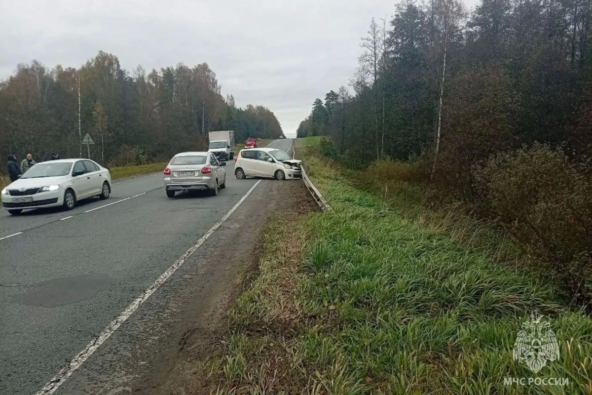 ДТП. В 13:02 поступило сообщение о дорожно- транспортном происшествии около д. Увальево Лежневского района ДТП. В 13:02 поступило сообщение о дорожно- транспортном происшествии около д. Увальево Лежневского района